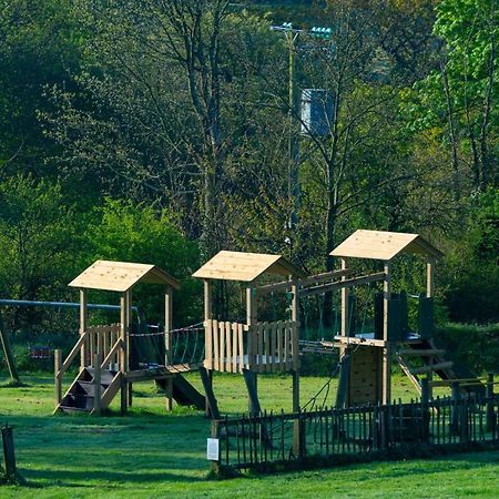 Our Goldfinch 1- Sleeps 2 Persons- Private Hot Tub-Pet Friendly-Tranquil Holiday Away From It All Yet Not Far From St Austell- The Holiday Home Has One Bedroom, Living And Dining Area, Equipped Kitchen-Decking-Outdoor Furniture-Fishing Lakes And More Grampound Екстериор снимка