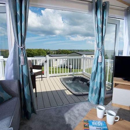 Our Goldfinch 1- Sleeps 2 Persons- Private Hot Tub-Pet Friendly-Tranquil Holiday Away From It All Yet Not Far From St Austell- The Holiday Home Has One Bedroom, Living And Dining Area, Equipped Kitchen-Decking-Outdoor Furniture-Fishing Lakes And More Grampound Екстериор снимка