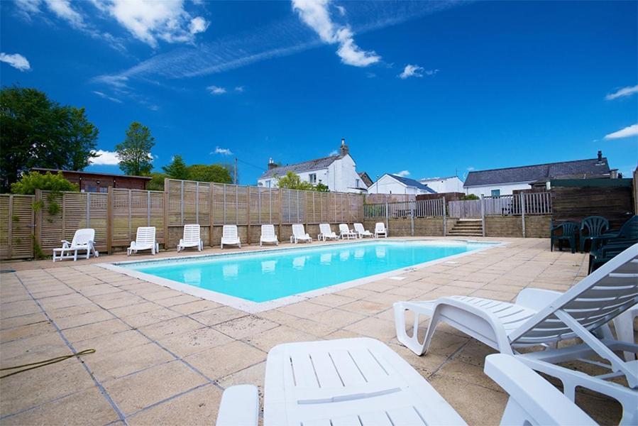 Our Goldfinch 1- Sleeps 2 Persons- Private Hot Tub-Pet Friendly-Tranquil Holiday Away From It All Yet Not Far From St Austell- The Holiday Home Has One Bedroom, Living And Dining Area, Equipped Kitchen-Decking-Outdoor Furniture-Fishing Lakes And More Grampound Екстериор снимка
