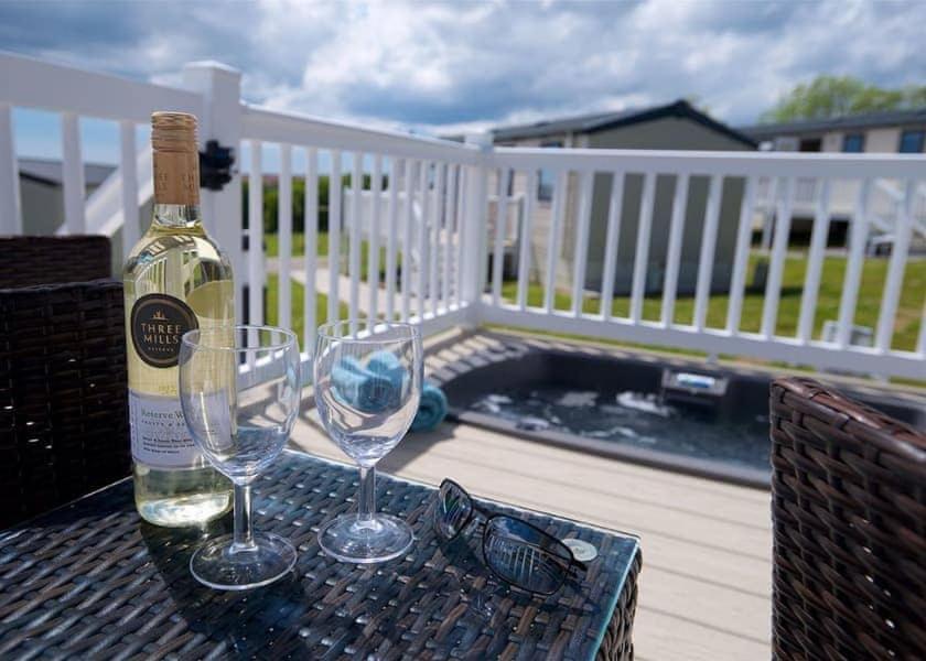 Our Goldfinch 1- Sleeps 2 Persons- Private Hot Tub-Pet Friendly-Tranquil Holiday Away From It All Yet Not Far From St Austell- The Holiday Home Has One Bedroom, Living And Dining Area, Equipped Kitchen-Decking-Outdoor Furniture-Fishing Lakes And More Grampound Екстериор снимка