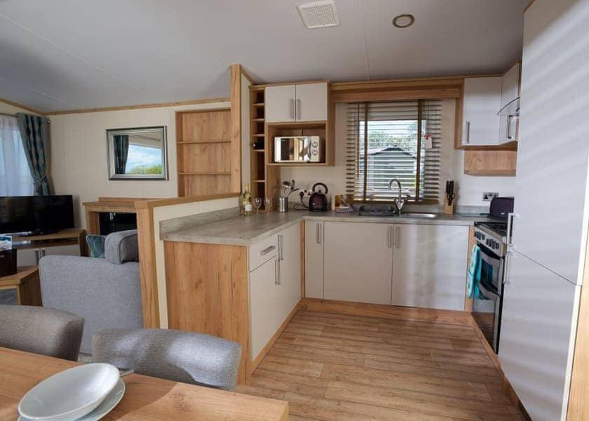 Our Goldfinch 1- Sleeps 2 Persons- Private Hot Tub-Pet Friendly-Tranquil Holiday Away From It All Yet Not Far From St Austell- The Holiday Home Has One Bedroom, Living And Dining Area, Equipped Kitchen-Decking-Outdoor Furniture-Fishing Lakes And More Grampound Екстериор снимка
