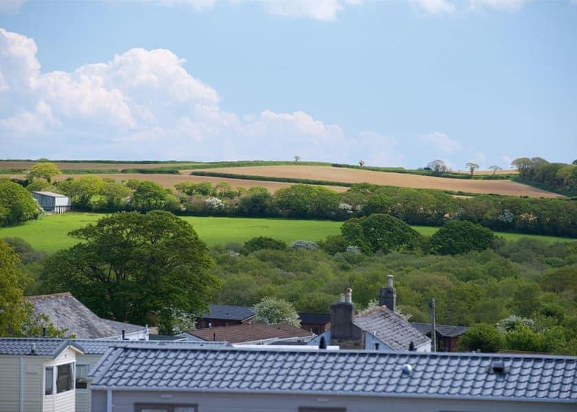 Our Goldfinch 1- Sleeps 2 Persons- Private Hot Tub-Pet Friendly-Tranquil Holiday Away From It All Yet Not Far From St Austell- The Holiday Home Has One Bedroom, Living And Dining Area, Equipped Kitchen-Decking-Outdoor Furniture-Fishing Lakes And More Grampound Екстериор снимка