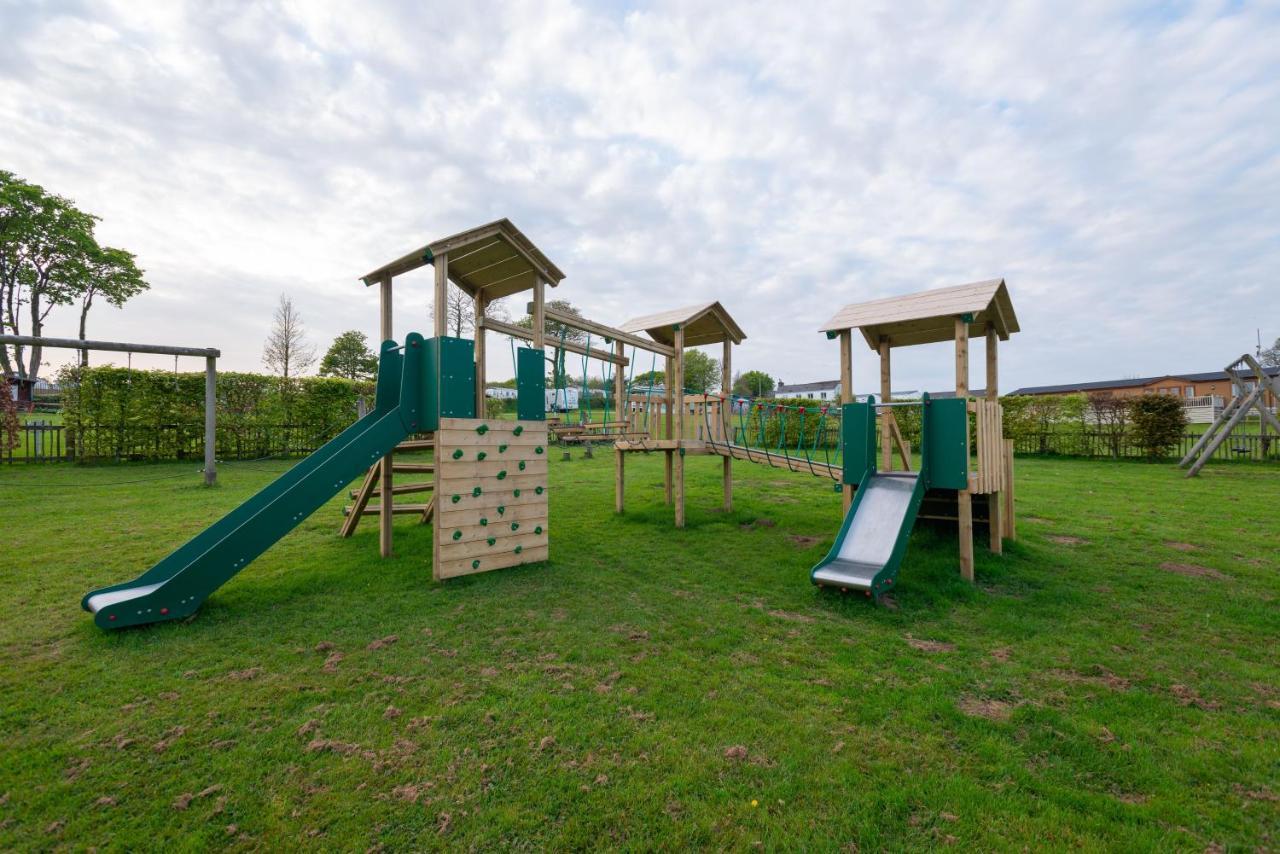 Our Goldfinch 1- Sleeps 2 Persons- Private Hot Tub-Pet Friendly-Tranquil Holiday Away From It All Yet Not Far From St Austell- The Holiday Home Has One Bedroom, Living And Dining Area, Equipped Kitchen-Decking-Outdoor Furniture-Fishing Lakes And More Grampound Екстериор снимка